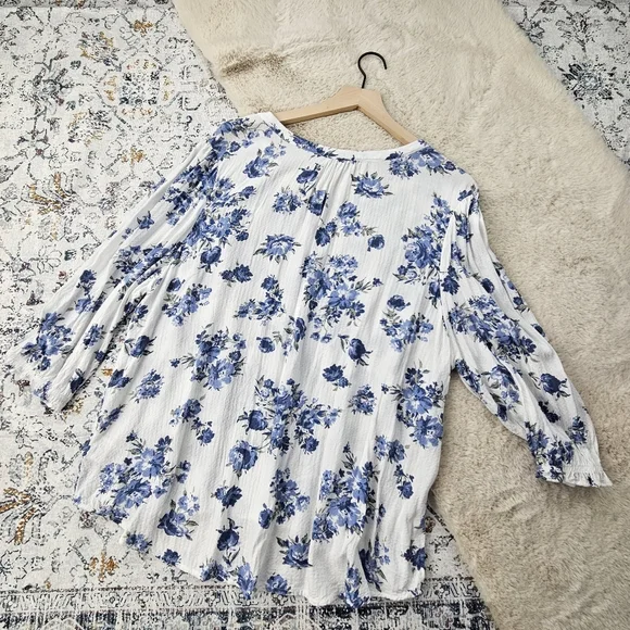 Angels Blue White Floral Blouse Plus Size 2X - Picture 7 of 7